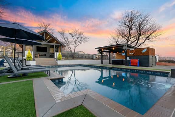 Htd Pool-Hot Tub-Fire Pit-Fenced Yard-Dogs Welcome