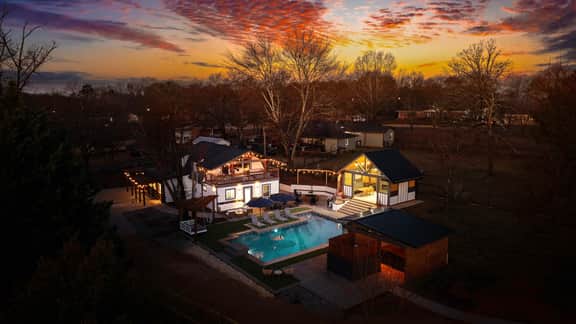 Htd Pool-Hot Tub-Fire Pit-Fenced Yard-Dogs Welcome