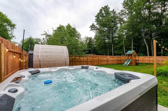 Mountain Getaway: Outdoor Games • Sauna • Hot tub