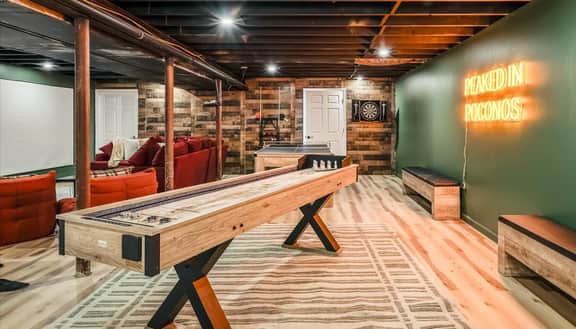 Epic Poconos Pad: Pool, Hot Tub, Gym, Golf Sim