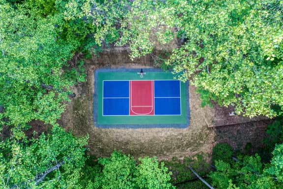 Blue Bear Cabin | Views + Hot Tub + Sports Court