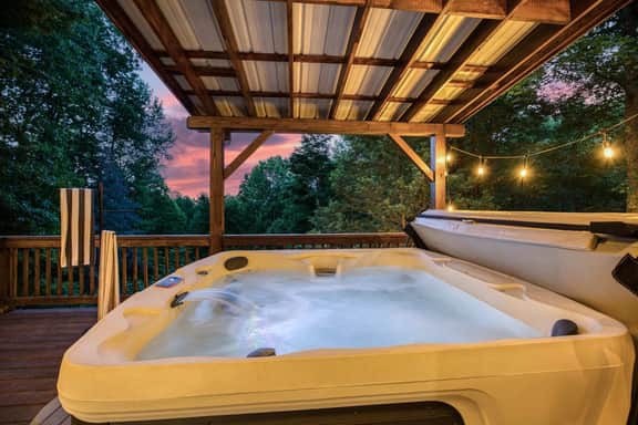 Blue Bear Cabin | Views + Hot Tub + Sports Court