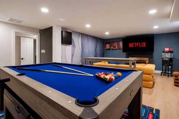 Peak State | Hot Tub, Sauna & Arcade