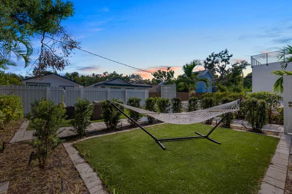 Pineapple Paradise - 13 min to Beach - Fire Pit