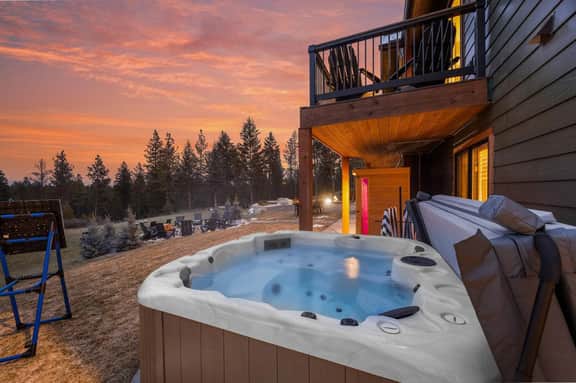 The Tamarack Near Flathead Lake & Glacier Park