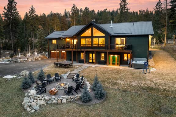 The Tamarack Near Flathead Lake & Glacier Park