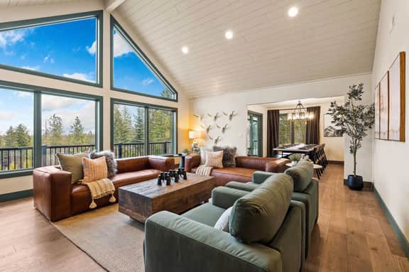 TAMARACK: FALL BASECAMP WITH SAUNA AND GAME ROOM - Image 3