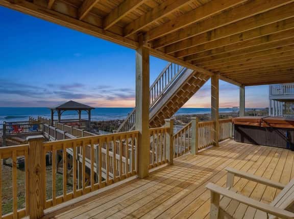 Steps to the Sand • Sleeps 12 • Hot Tub • Grill