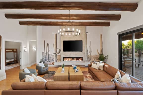 The Good Life Oasis | Luxury 5BR Home | Sleeps 16