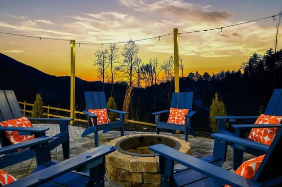 Luxe Mtn Cabin - Sleeps 9 - Sauna - Hot Tub - Games