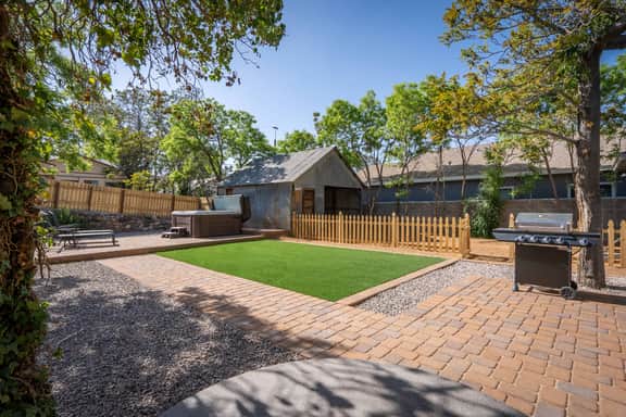 Charming & Cozy Northern AZ Base Camp • Sleeps 4