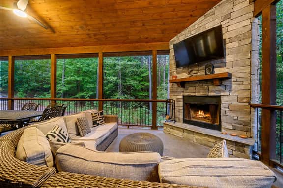 Aspen Creek Lodge • Spacious Luxury Cabin Retreat