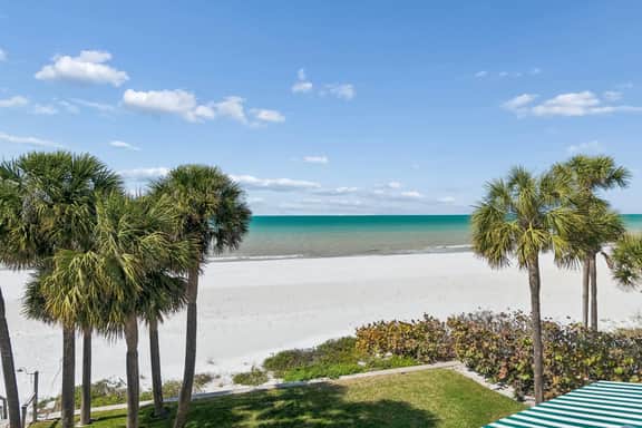 Beachfront Bliss - Outdoor Pool - Sleeps 6