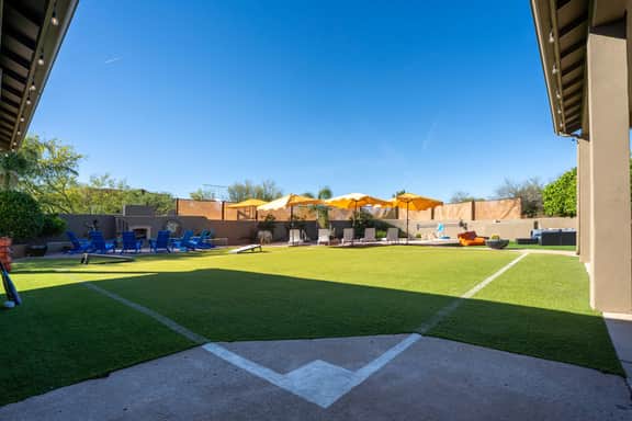 Suncrest Retreat - Pool, Pickleball, Theater