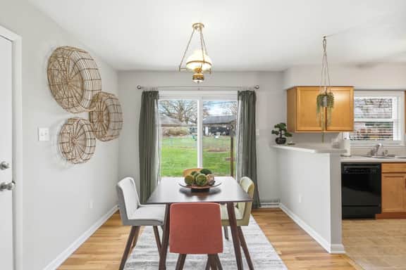 Modern Home • Sleeps 6 • Near Downtown & Mizzou - Image 2