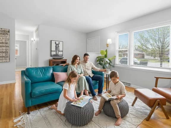Modern Home • Sleeps 6 • Near Downtown & Mizzou - Image 3