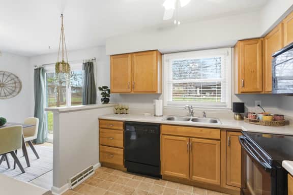 Modern Home • Sleeps 6 • Near Downtown & Mizzou