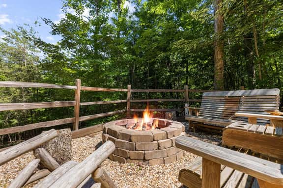 Mountain Views | Hot Tub, Arcade Game & Firepit