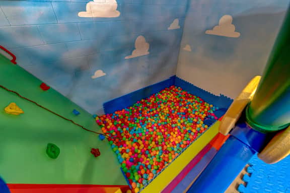6 mins to Disney • Game/Themed Rooms • Pool