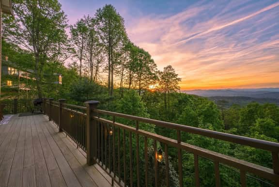Luxury Mtn Retreat: Hot Tub, Sleeps 18, Game Room