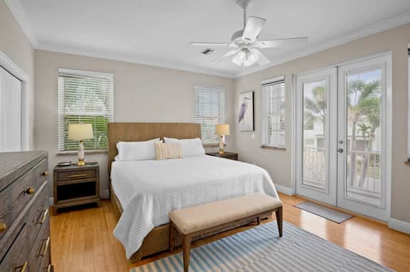 Holmes Beach - Pool - Minutes to Beach - Sleeps 8