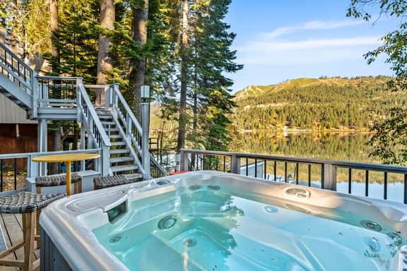 Donner Lake Retreat | Hot Tub & Game Room