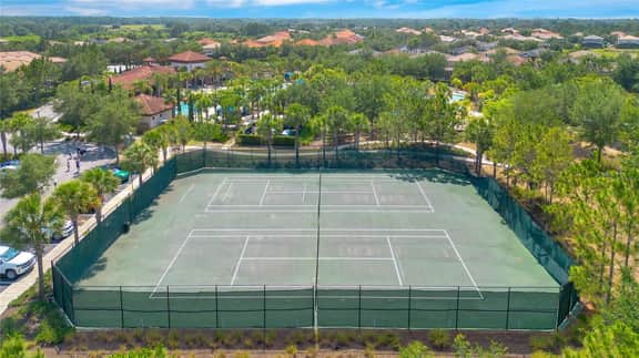 Mins away from Theme Parks • Resort Access • Pool