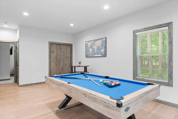 Sleeps 16 | Hot Tub, Arcade & Resort Amenities