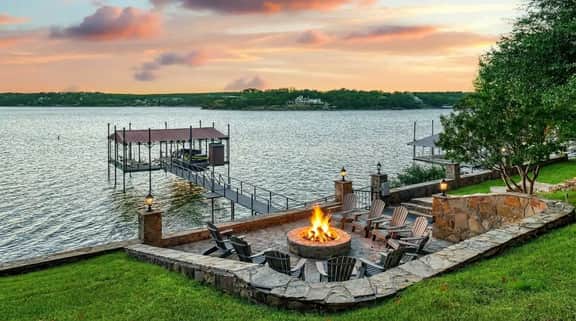 Lake Bridgeport House | Dock & Basketball