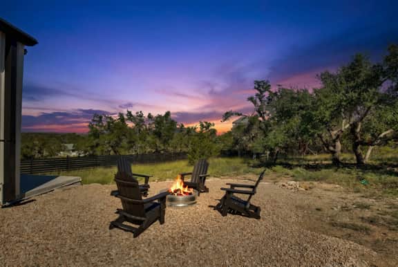 Hill Country Hideaway | Modern Barndominium for 6