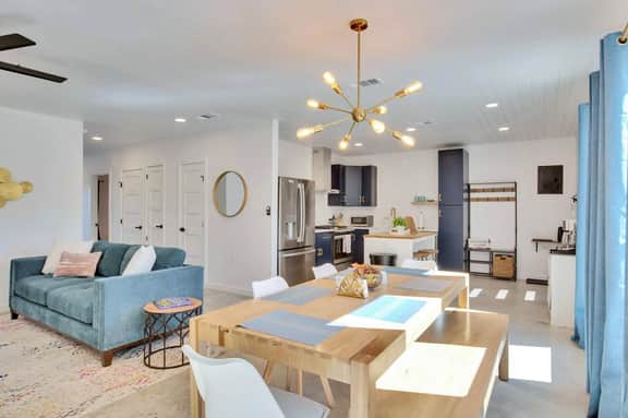 Hill Country Hideaway | Modern Barndominium for 6