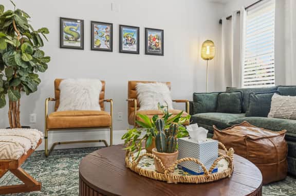 4 Themed Rooms | 11 Min to Universal Kids