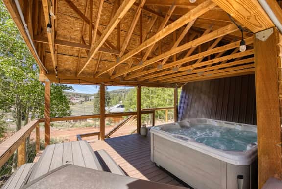 Ski-Lee Retreat | Ski • Hike • Explore | Sleeps 10