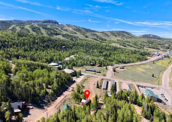 Ski-Lee Retreat | Ski • Hike • Explore | Sleeps 10