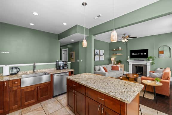 Near Forest Park & Central West End - Sleeps 6 - Image 3