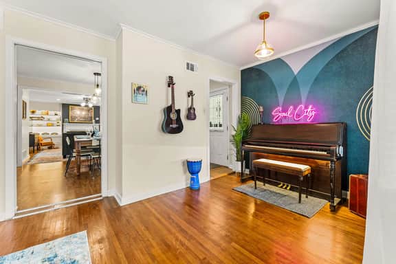 Soul House • A Music Lover's Retreat • Sleeps 7 - Image 2