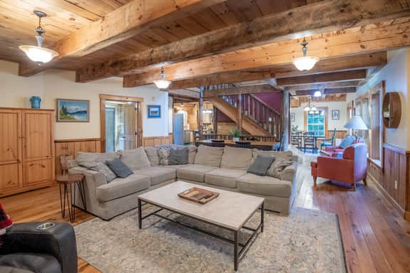 Sleeps 16 • Hot Tub•Sauna•Dogs Welcome•Ping Pong - Image 4