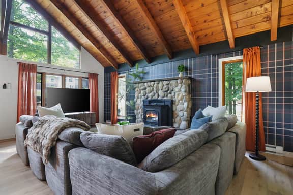Pocono Lake Escape | Hot Tub, Games & Outdoor Fun - Image 5
