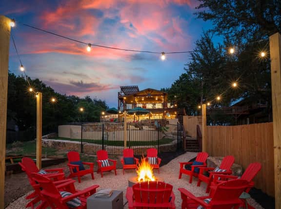 Wildlight House Cascade Canyon Lake Sleeps 17 - Image 4