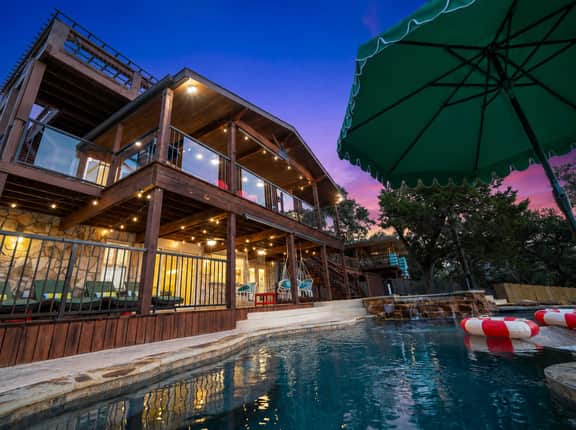 Wildlight House Cascade Canyon Lake Sleeps 17 - Image 5