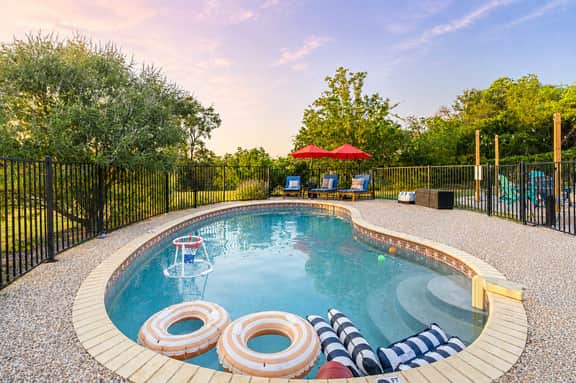 The Canyon Social | Pool • Hot Tub • Sport Court - Image 3