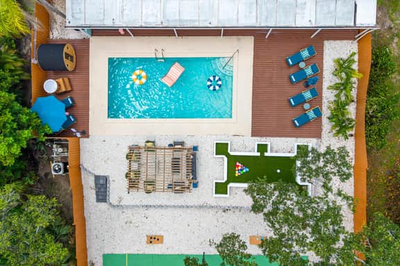 Sauna • Cold Plunge • Sports Court • Pool • Hottub - Image 3