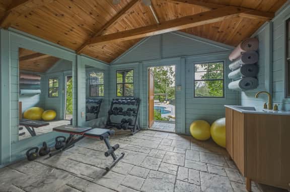 6BR Mountain Getaway Pool Hot Tub Game Room - Image 4