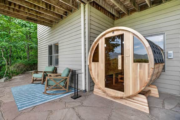 6BR Mountain Getaway Pool Hot Tub Game Room - Image 3
