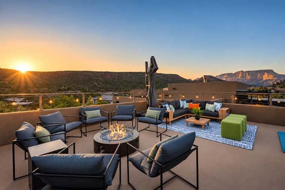 Bell Rock Hacienda | Rooftop deck •Hot tub• Sauna - Image 5