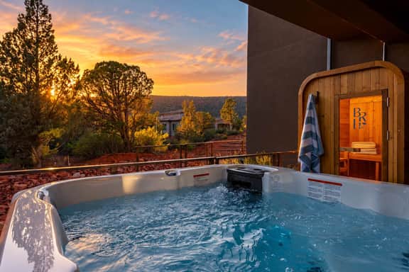 Bell Rock Hacienda | Rooftop deck •Hot tub• Sauna - Image 2