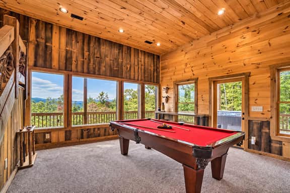 Long-Range Views | Game Room | Fire Pit | Pets - Image 3