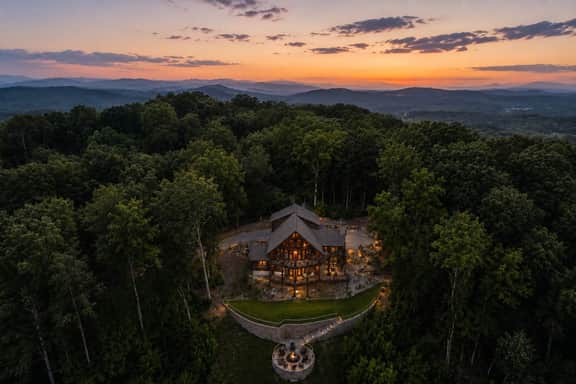Epic Mtn Views • Hot Tub • Fire Pit • Sleeps 13 - Image 3