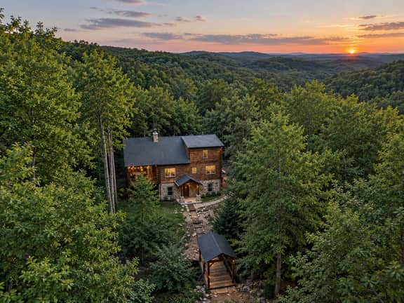 The Hocking House | Hot Tub • Fire Pit • Games - Image 5