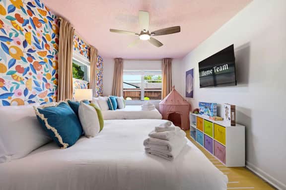 Pool • Hot Tub• Putt Putt • Game Room • Karaoke - Image 5
